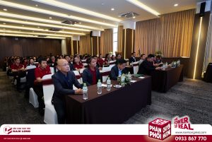 san-nam-long-dao-tao-doi-ngu-livestream-va-dung-video-nl