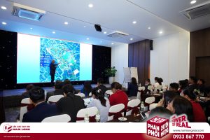 san-nam-long-dao-tao-doi-ngu-livestream-va-dung-video-nl